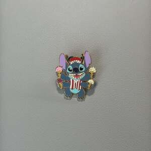 DSSH DSF Pin Trader Delight PTD Stitch Ice Cream Soda Jerk LE 300 Disney Pin